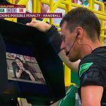 Chế ảnh vui – ghép ảnh vào màn hình VAR